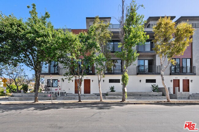 Foto del edificio - 8904 Sawyer St