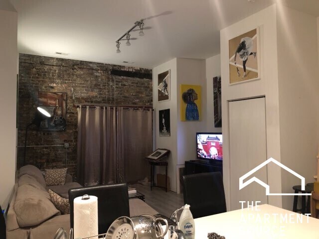 Building Photo - 2022 S Throop St