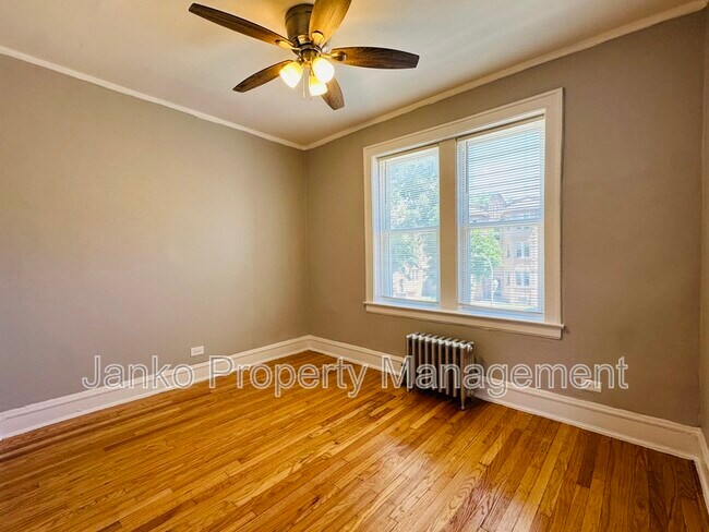 Foto del edificio - 644 N Mayfield Ave