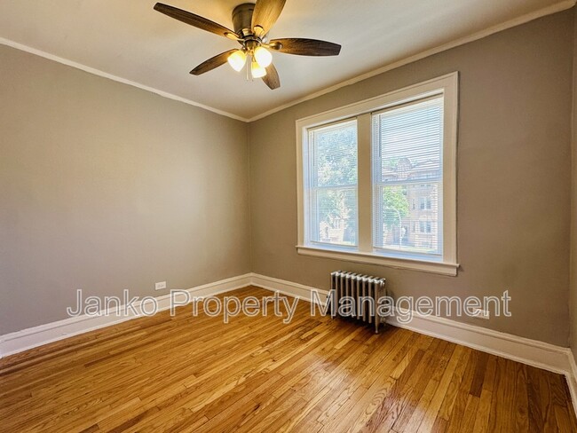 Building Photo - 644 N Mayfield Ave