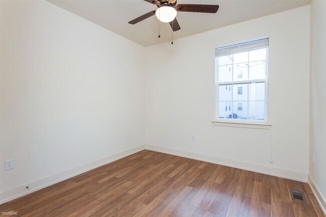 Building Photo - 4 br, 2 bath Triplex - 1904 N MARSHALL ST ...