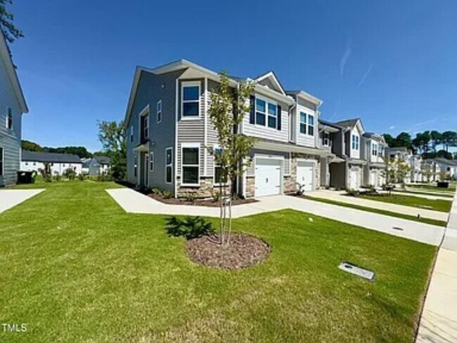 Foto del edificio - 1823 Hinesley Dr