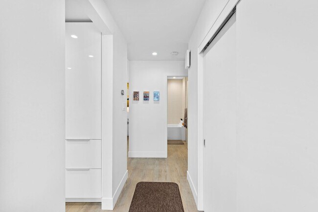Foto del edificio - Stylish Condo in Desirable Alta Heights Neighborhood