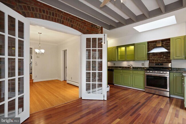Building Photo - 4413 Volta Pl NW