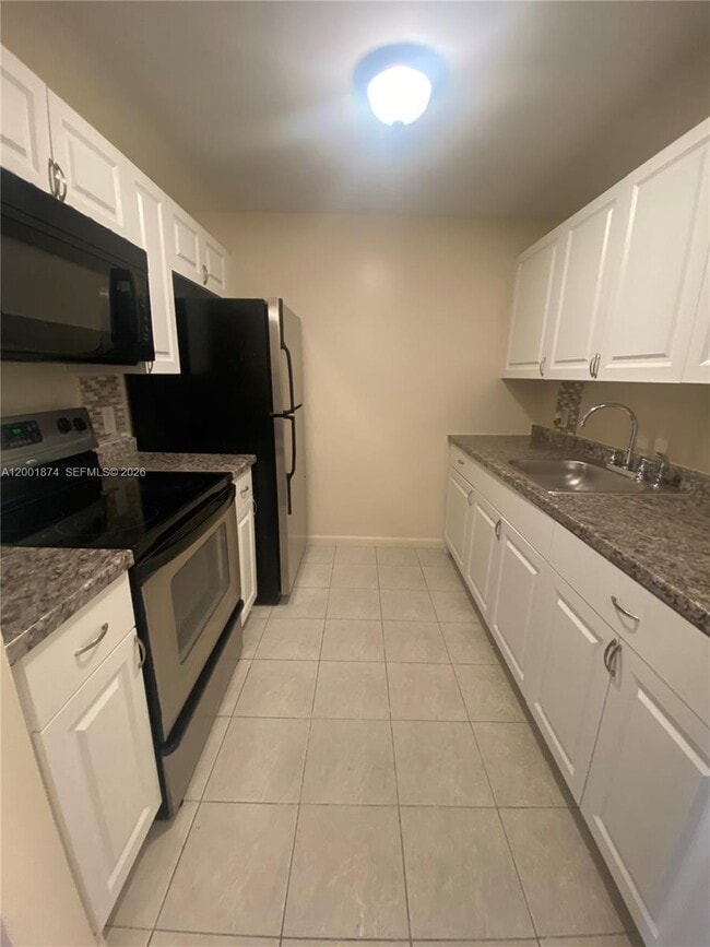 Building Photo - 800 SW 131st Ave