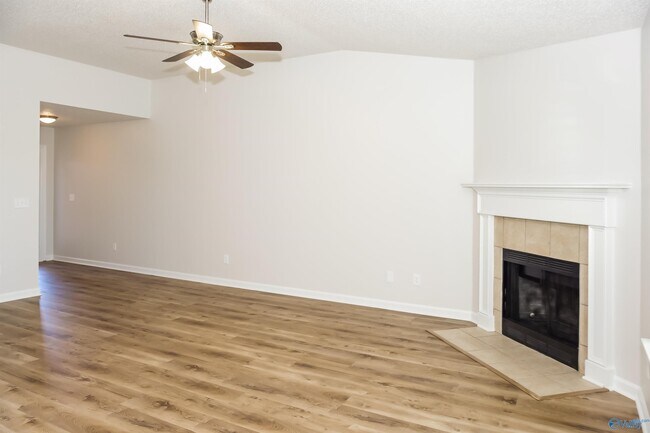 Building Photo - 146 Carillo Ln