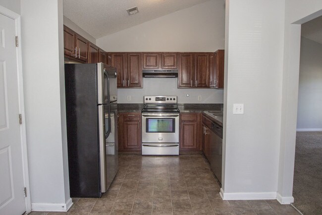 Building Photo - NOW Available! Schedule A Viewing TODAY!