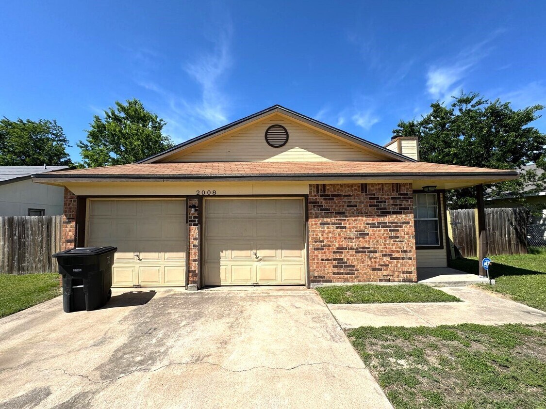 Foto principal - 2008 Dickens Dr