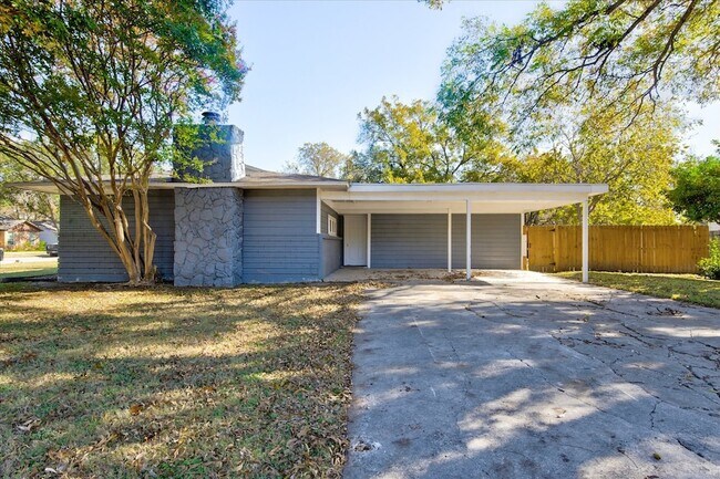 Building Photo - 3511 Corto Ave