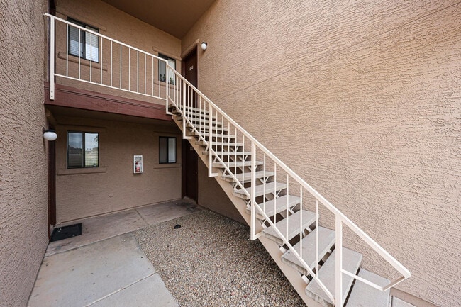 Building Photo - 5757 W Eugie Ave