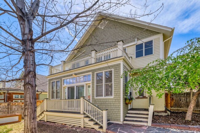 Foto del edificio - Gorgeous Victorian Home in Incredible Location - Available NOW!