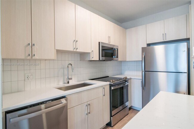 Foto del edificio - 10170 SW 7th St