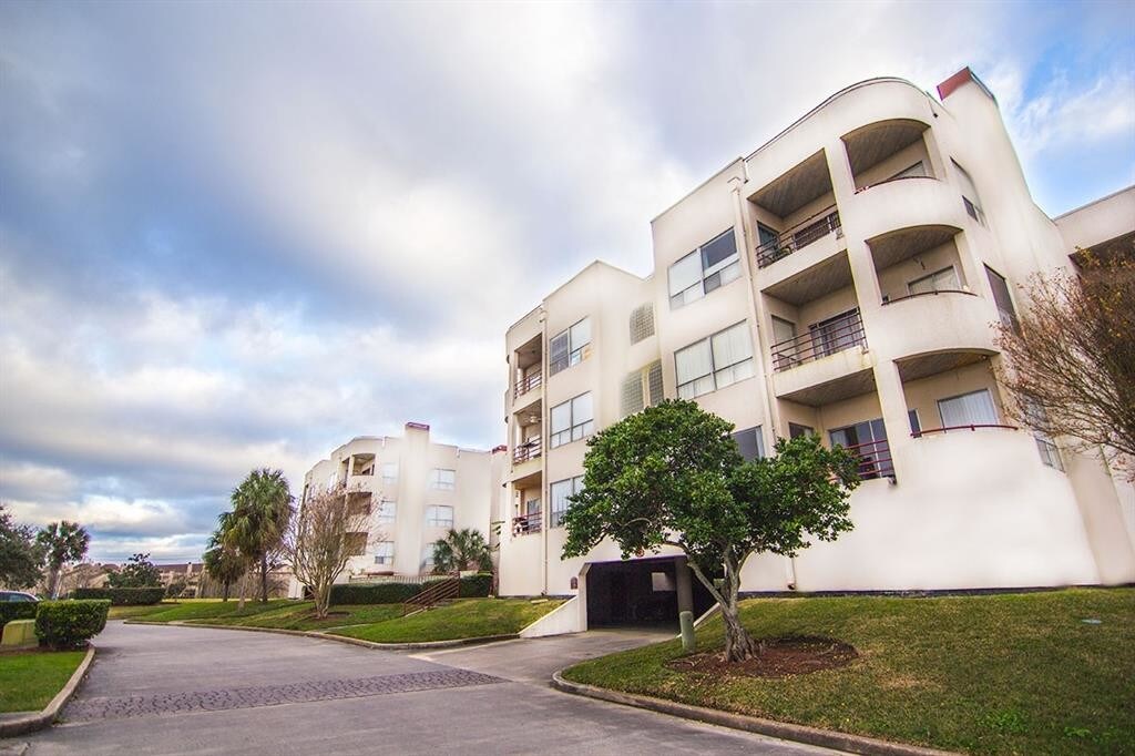 1306 Marina Bay Dr Unit 112C, Kemah, TX 77565 Condo for Rent in Kemah