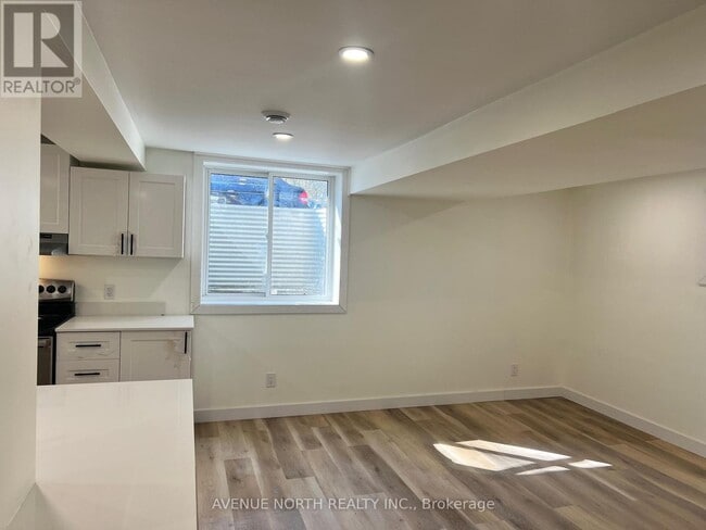 Building Photo - 480 River Rd