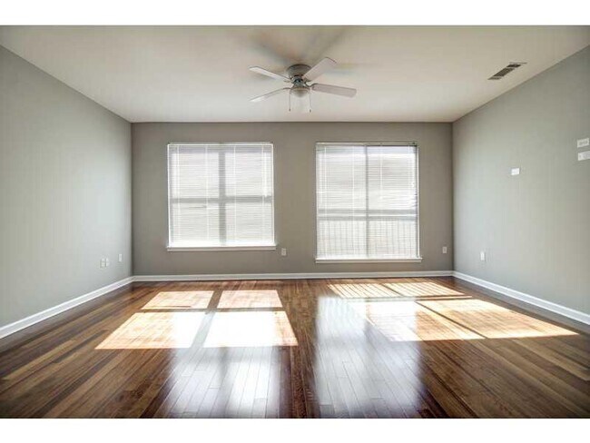 Foto del edificio - 898 Oak St SW