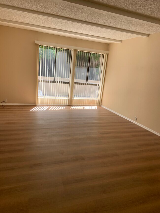 Foto del edificio - 455 W Duarte Rd