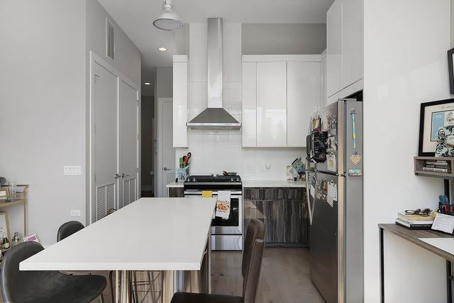 Foto del edificio - 943 N Crosby St