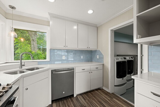 Foto del edificio - 5127 Maple St