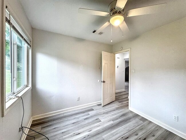 Building Photo - 608 Bracewood Cir