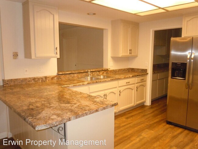 Foto del edificio - 3 br, 2 bath House - 27018 N. Broadway