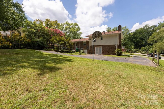 Foto del edificio - 1533 Bonnie Ln