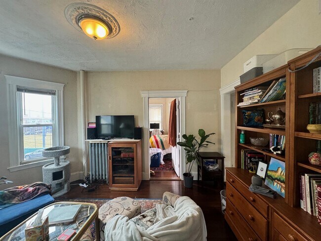 Foto del edificio - 12 Charles E Ryan Rd