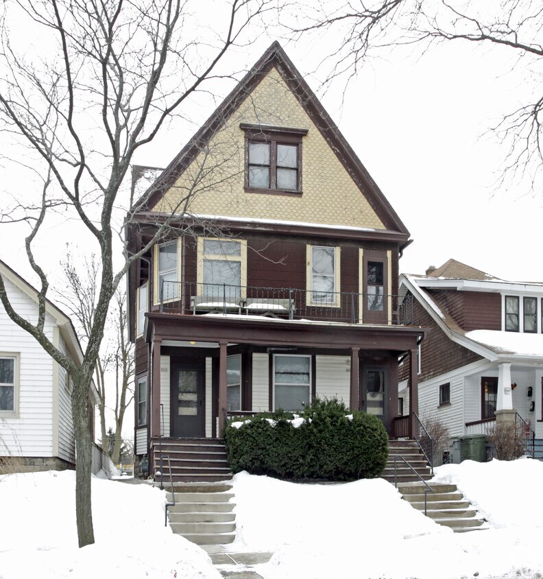 809811 E Linus St, Milwaukee, WI 53207 Apartments 809811 E Linus St Milwaukee, WI