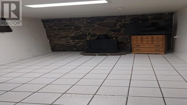 Building Photo - 10 Shoreview Dr