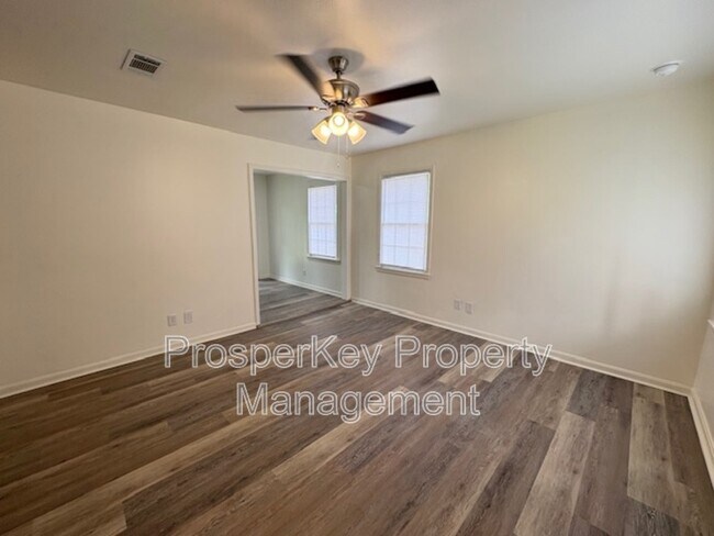 Foto del edificio - 4920 Gardiner Dr