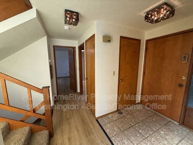 Building Photo - 2114 41st Ave SW