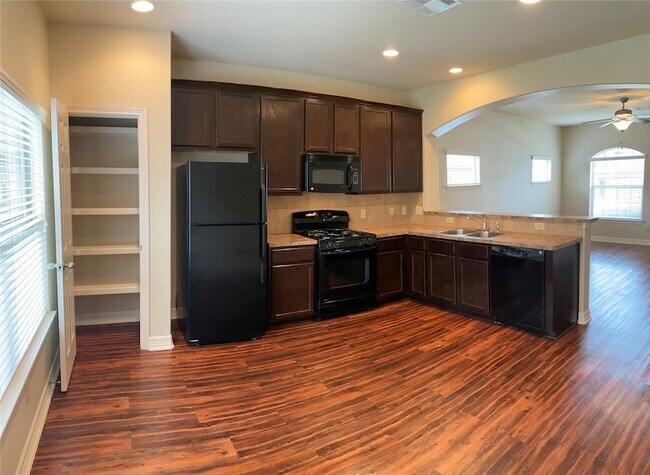 Foto del edificio - 56 Woodland Hills Dr