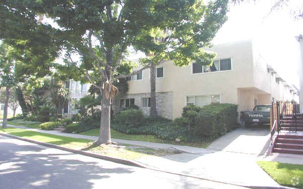 Primary Photo - 1102 S Rexford Dr