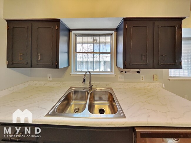 Building Photo - 5727 Bogart Dr