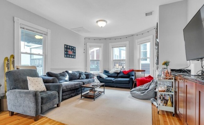 Building Photo - 176 Saint Alphonsus St