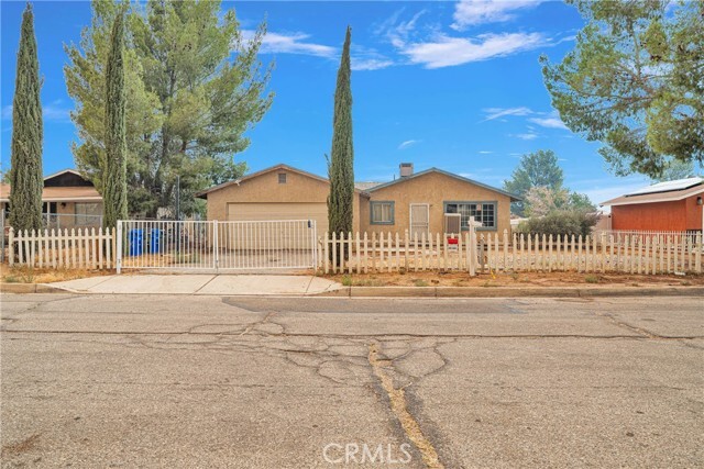 Foto principal - 18242 Larkspur Rd