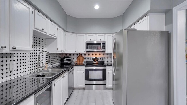 Building Photo - 2608 Bering Dr