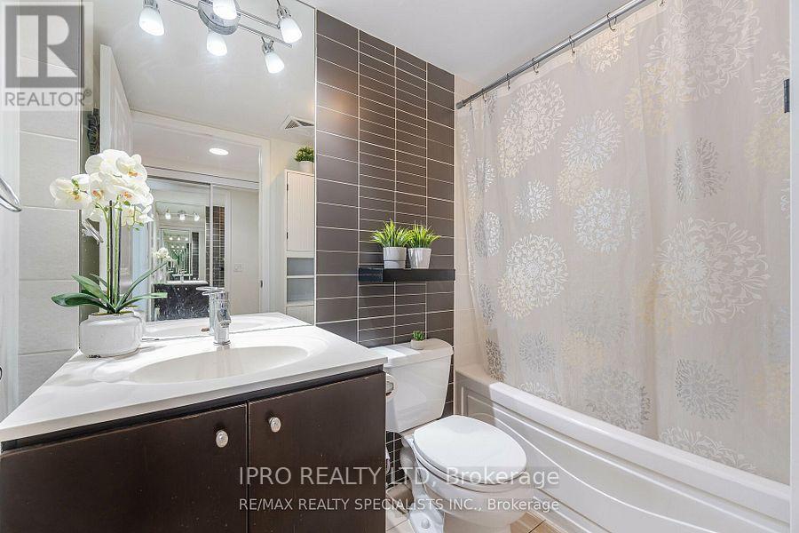 Photo du bâtiment - 215-1215 Sherway Gardens Rd