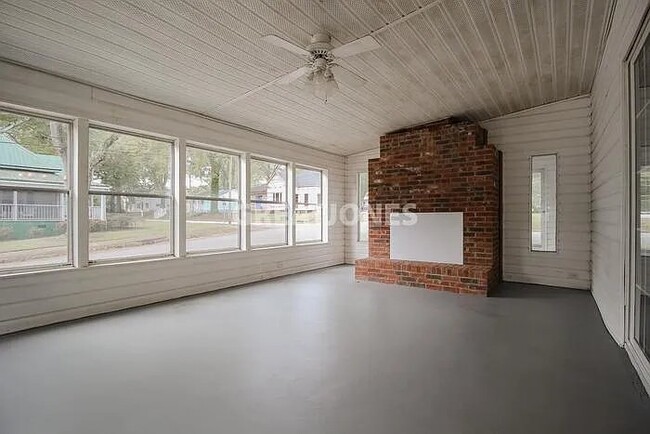 Building Photo - 109 Laurel St