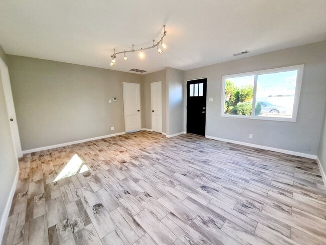 Building Photo - Coming soon! Stunning Upgrades! 2 bed 2 ba...