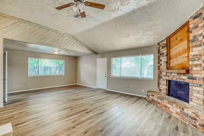 Foto del edificio - 8403 Quail Burg Ln