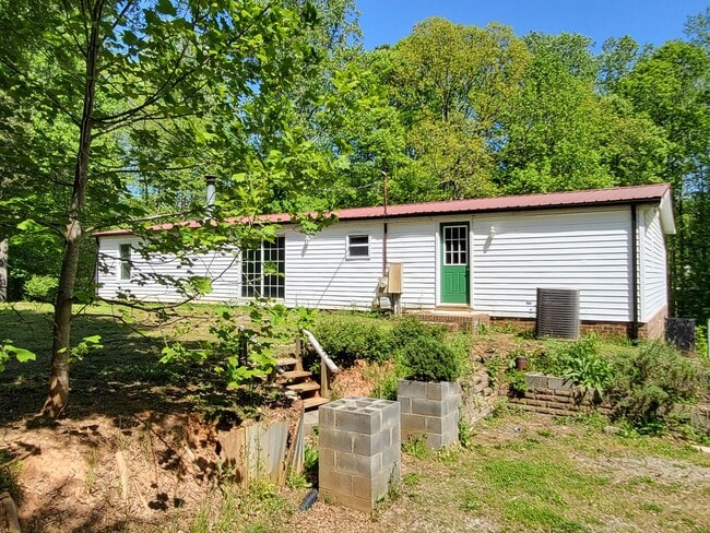 Building Photo - 4 bedroom mobile home in Iron Station