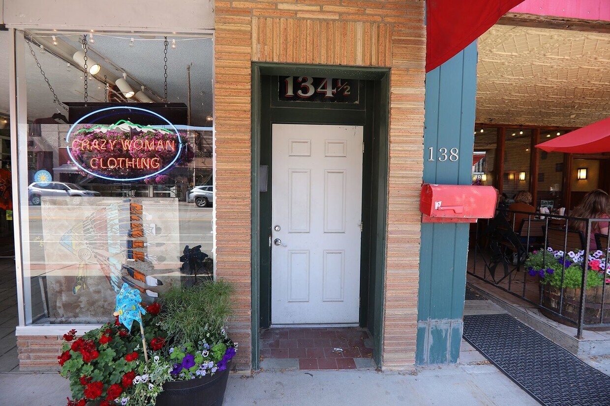 Primary Photo - 134 1/2 N Main St