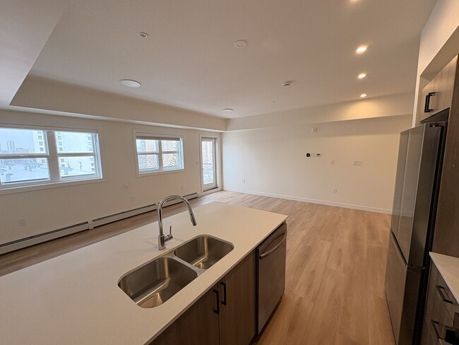 Building Photo - 8615-8108 108 St NW