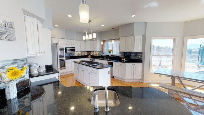 Building Photo - Secluded, 5 Bedroom Horse Property in Sun ...