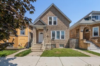 Building Photo - 2223 N La Crosse Ave