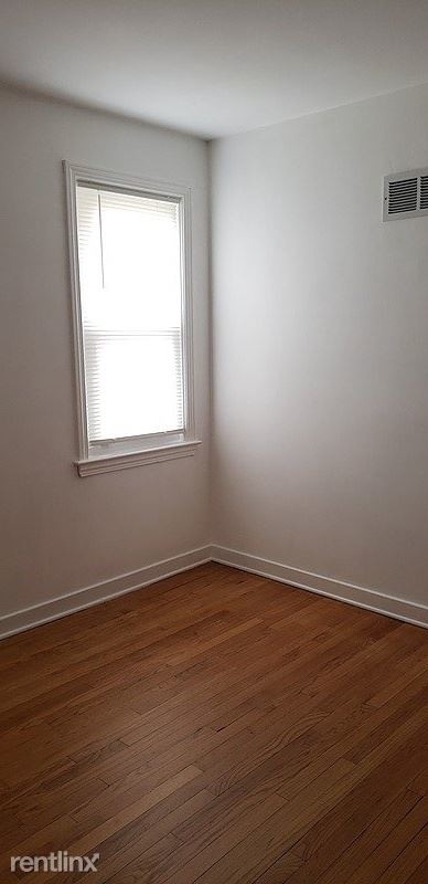 Foto del edificio - 8223 Kilpatrick Ave