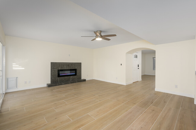 Family Room - 8569 E Garfield St