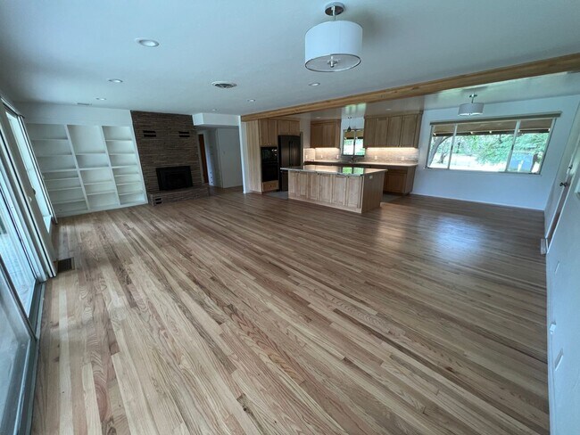 Foto del edificio - 3 Bedroom 2 Bath Lakeside Home