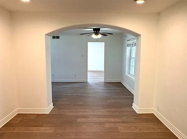Foto del edificio - 2425 Markland St
