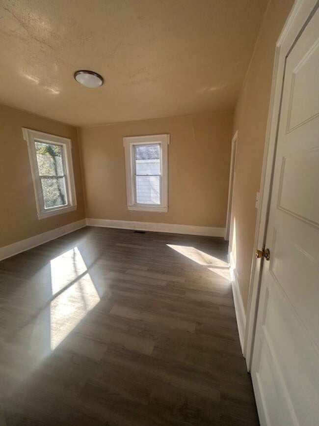 Building Photo - *** Move in Ready ***